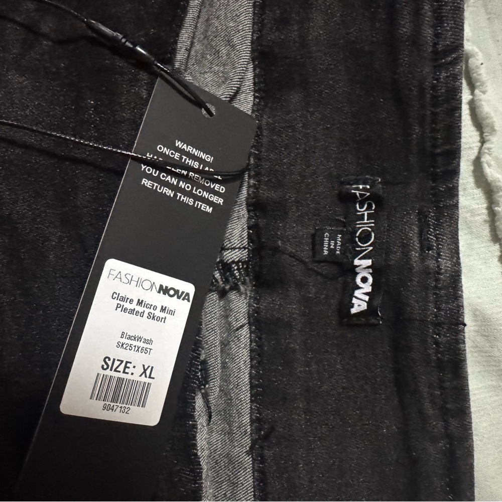 Fashion Nova Blackwash Pleated Mini Skirt - Picture 3 of 3